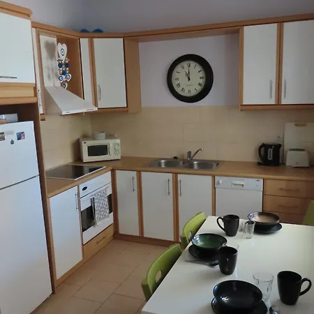 Дом отдыха Phoebes Place At Court, 2 Bedroom With A Shared Pool *