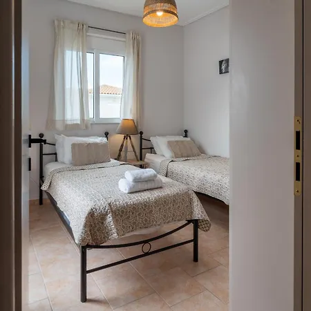 Ferienhaus Phoebes Place At Court, 2 Bedroom With A Shared Pool - Fully Refurbished For 2026 *