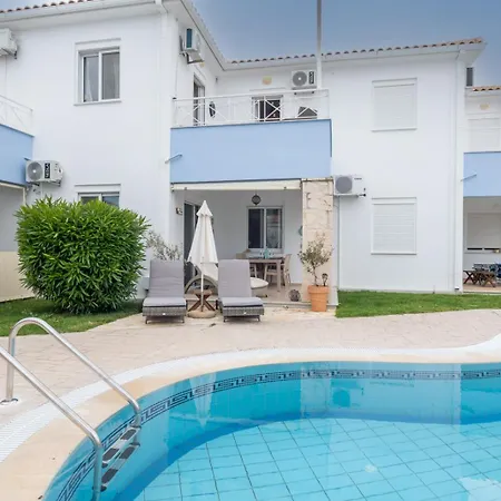 Phoebes Place At Court, 2 Bedroom With A Shared Pool - Fully Refurbished For 2026 *