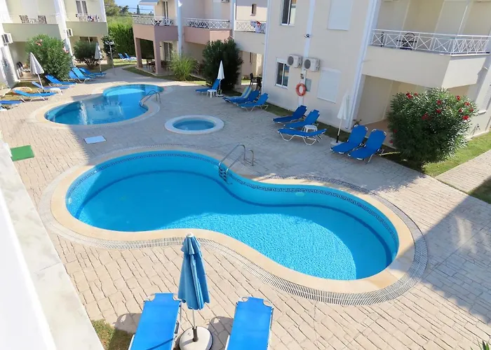 Phoebes Place At Court, 2 Bedroom With A Shared Pool * Kalamákion