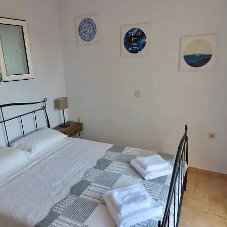 בית נופש Phoebes Place At Court, 2 Bedroom With A Shared Pool Kalamákion