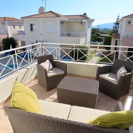 Phoebes Place At Court, 2 Bedroom With A Shared Pool בית נופש