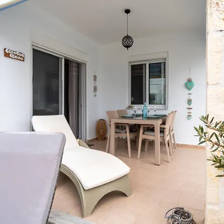 Phoebes Place At Court, 2 Bedroom With A Shared Pool - Fully Refurbished For 2026