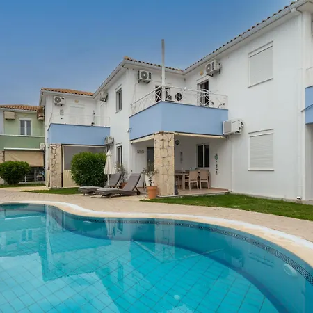 Phoebes Place At Court, 2 Bedroom With A Shared Pool - Fully Refurbished For 2026