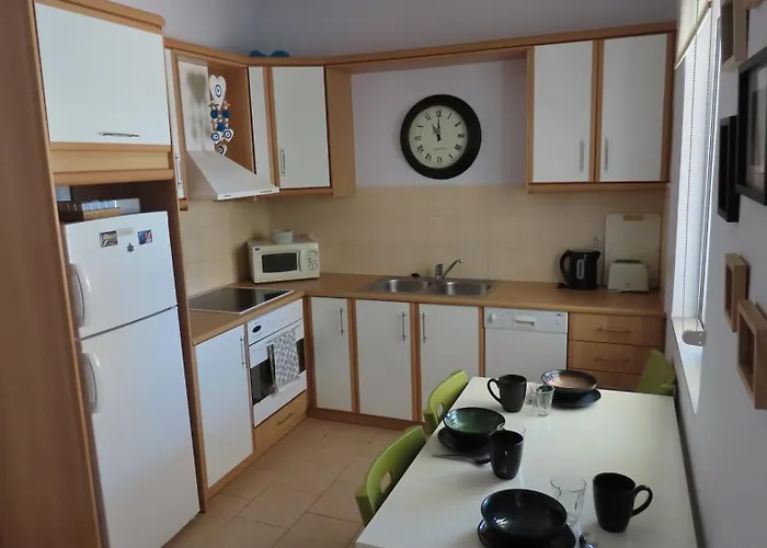Hébergement de vacances Phoebes Place At Court, 2 Bedroom With A Shared Pool *